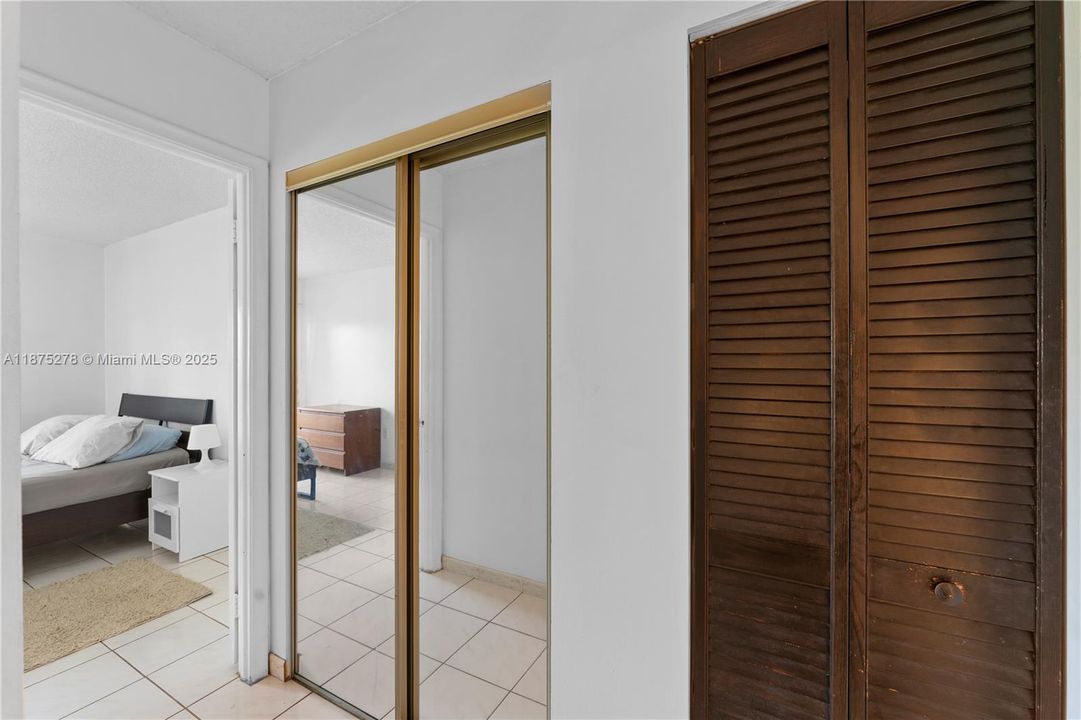 Под контрактом: $249,000 (1 спален, 1 ванн, 715 Квадратных фут)