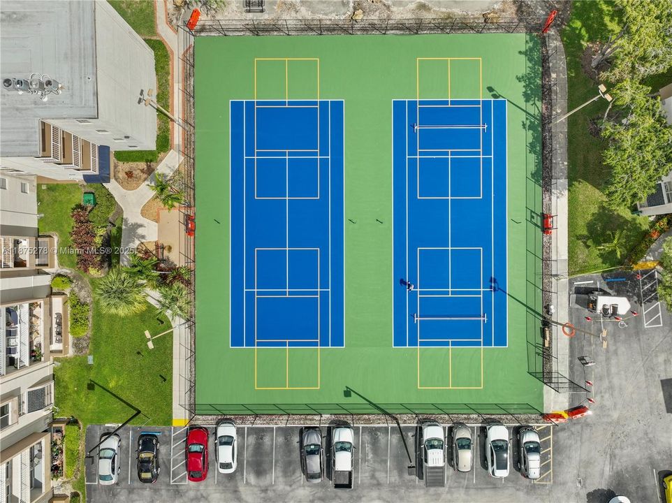 Под контрактом: $249,000 (1 спален, 1 ванн, 715 Квадратных фут)