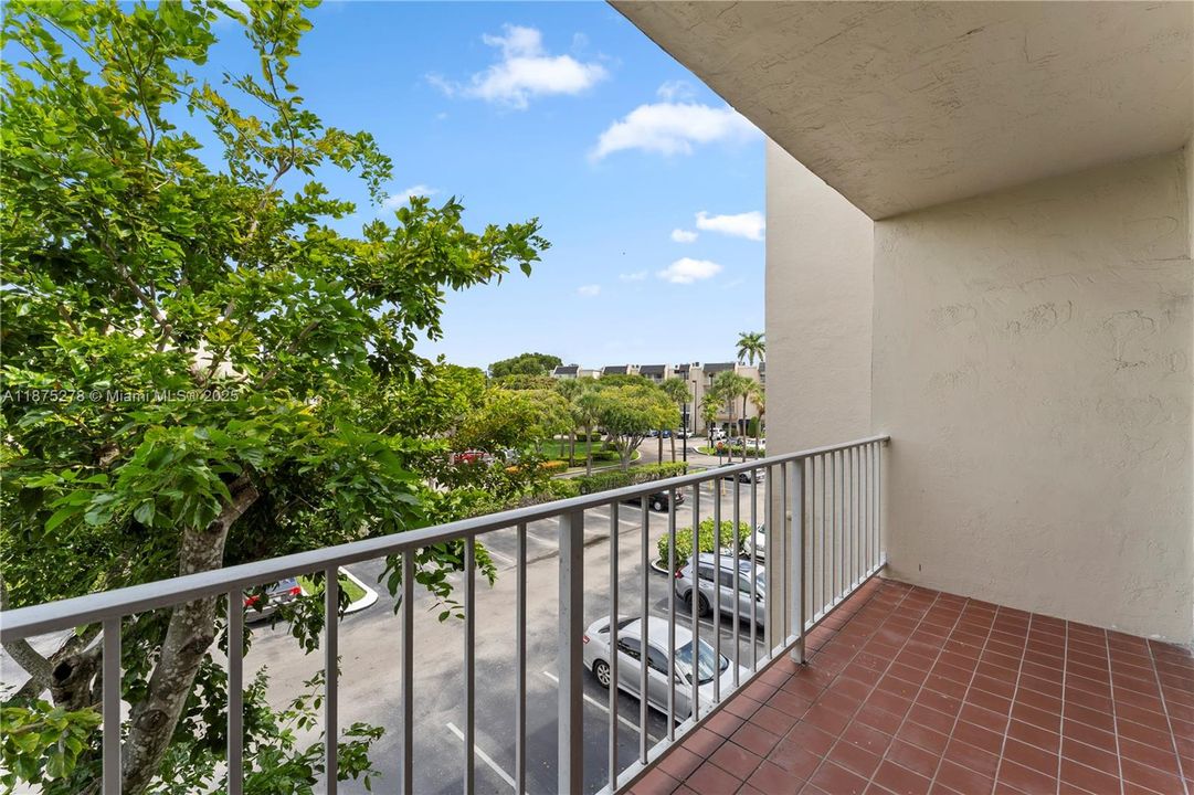 Под контрактом: $249,000 (1 спален, 1 ванн, 715 Квадратных фут)