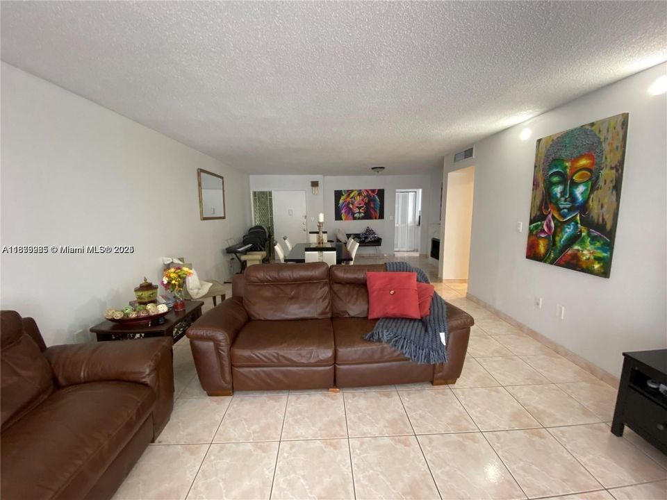 For Sale: $219,900 (2 beds, 2 baths, 1674 Square Feet)