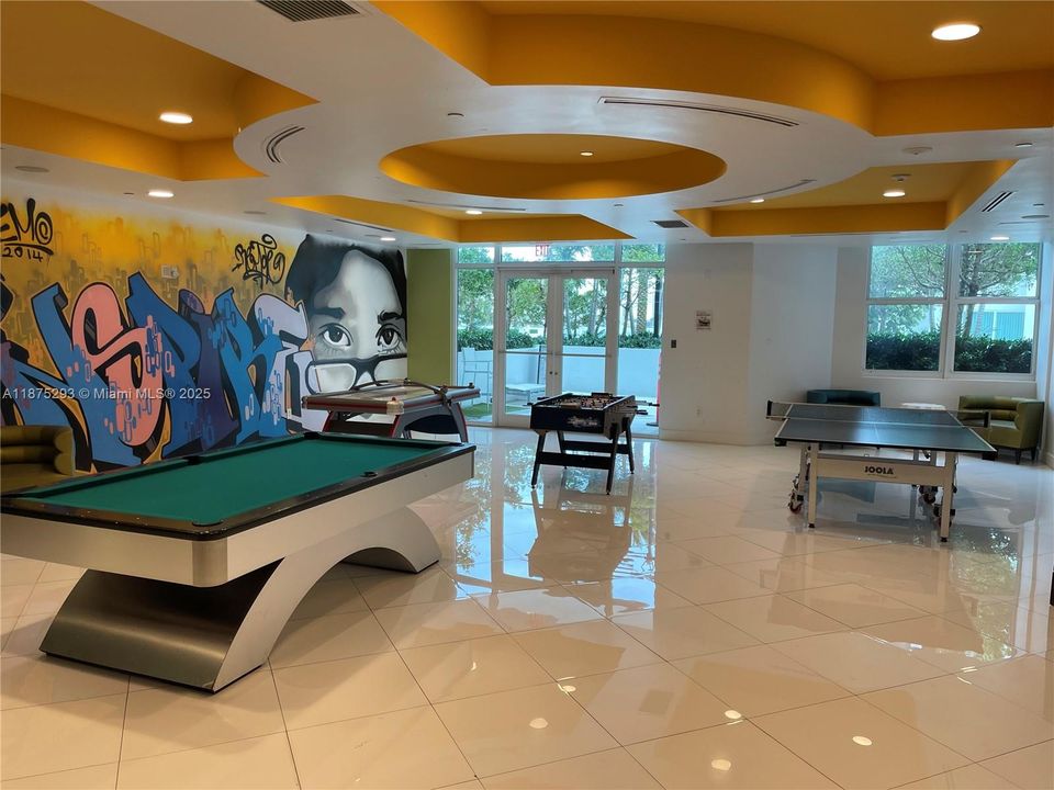 Active With Contract: $2,799,000 (4 beds, 4 baths, 3620 Square Feet)