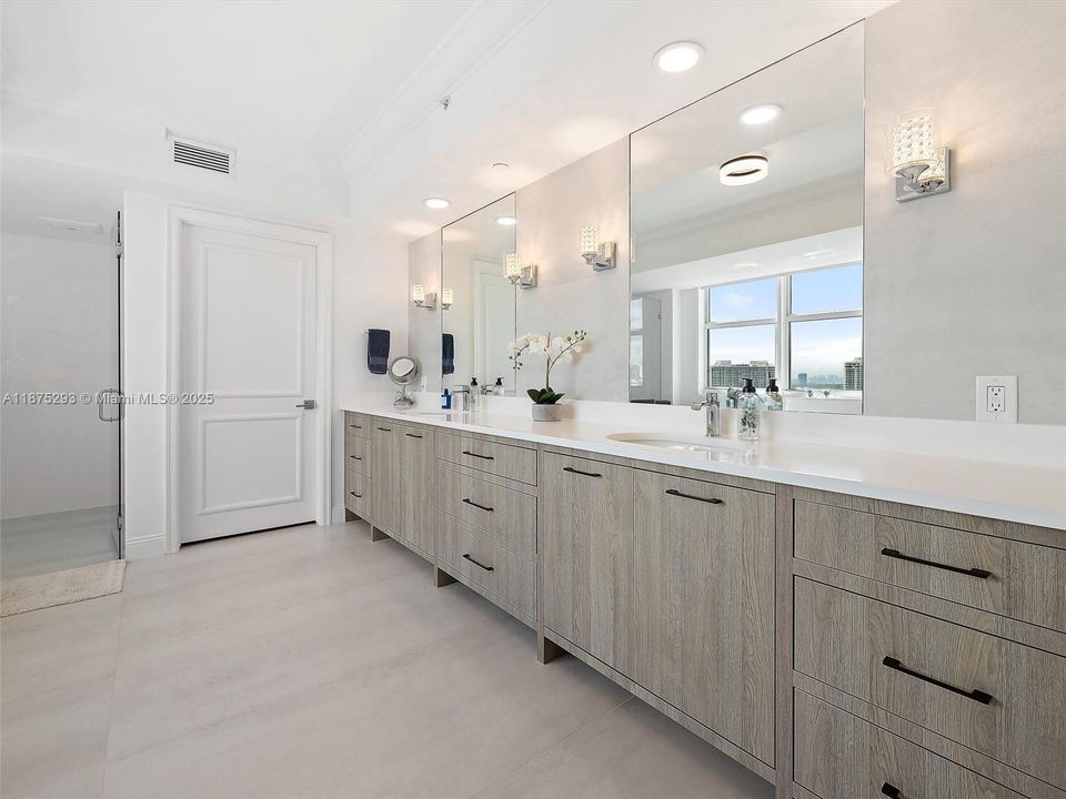 Active With Contract: $2,799,000 (4 beds, 4 baths, 3620 Square Feet)