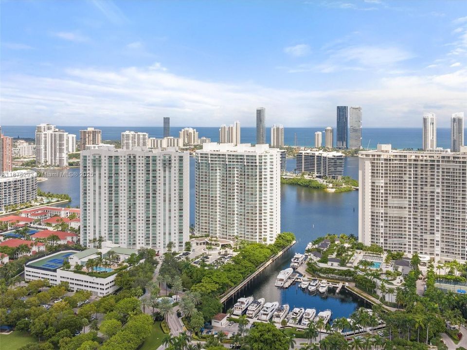 Active With Contract: $2,799,000 (4 beds, 4 baths, 3620 Square Feet)