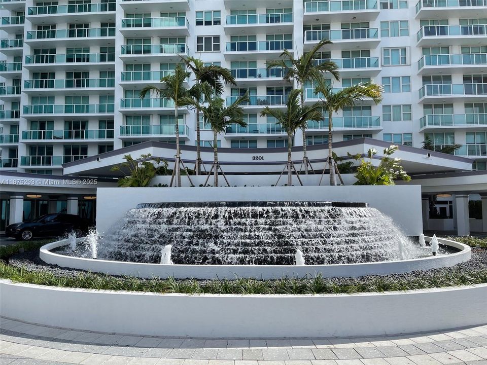 Active With Contract: $2,799,000 (4 beds, 4 baths, 3620 Square Feet)