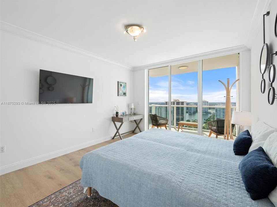 Active With Contract: $2,799,000 (4 beds, 4 baths, 3620 Square Feet)