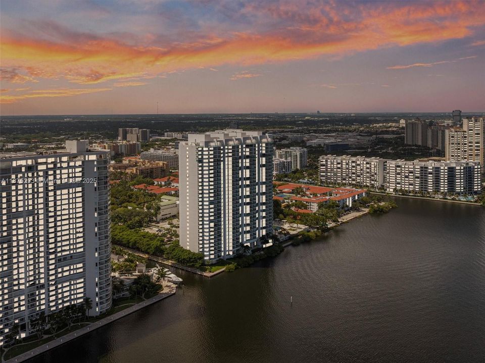 Active With Contract: $2,799,000 (4 beds, 4 baths, 3620 Square Feet)