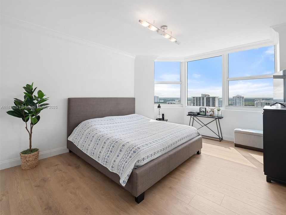 Active With Contract: $2,799,000 (4 beds, 4 baths, 3620 Square Feet)