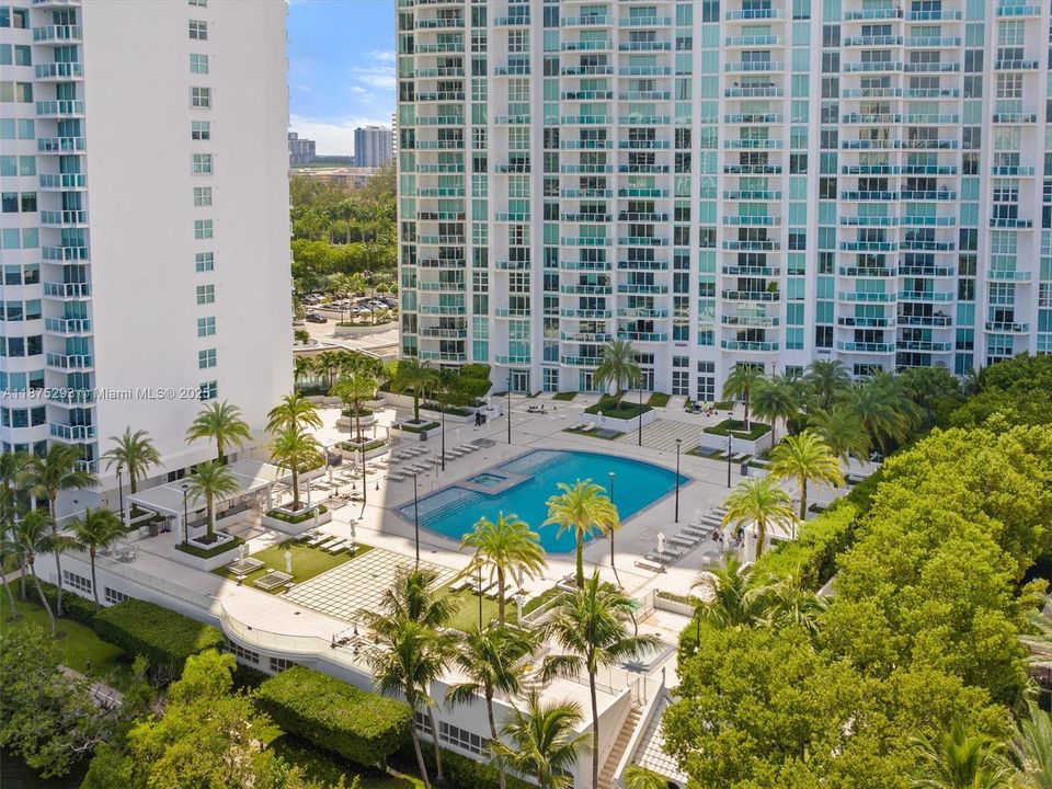 Active With Contract: $2,799,000 (4 beds, 4 baths, 3620 Square Feet)