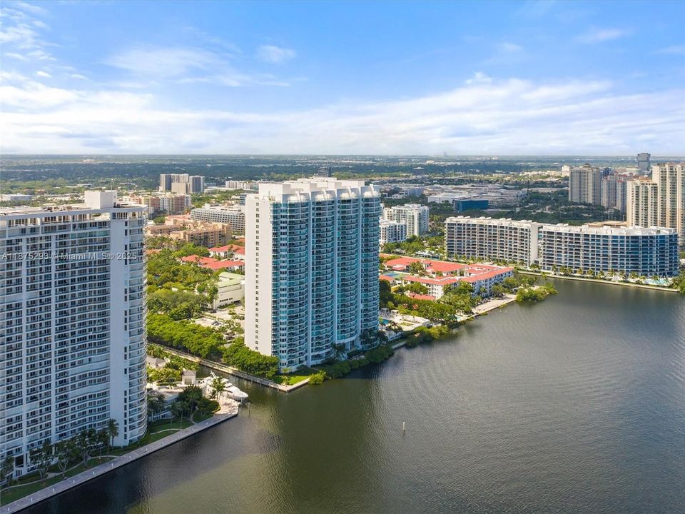 Active With Contract: $2,799,000 (4 beds, 4 baths, 3620 Square Feet)