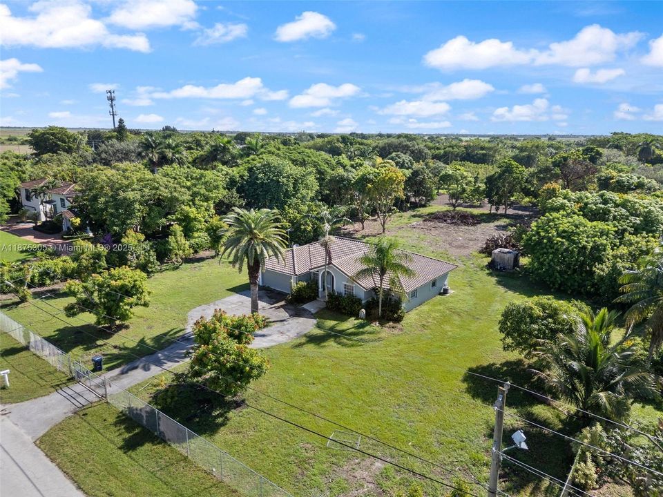 For Sale: $1,099,000 (3 beds, 2 baths, 1686 Square Feet)