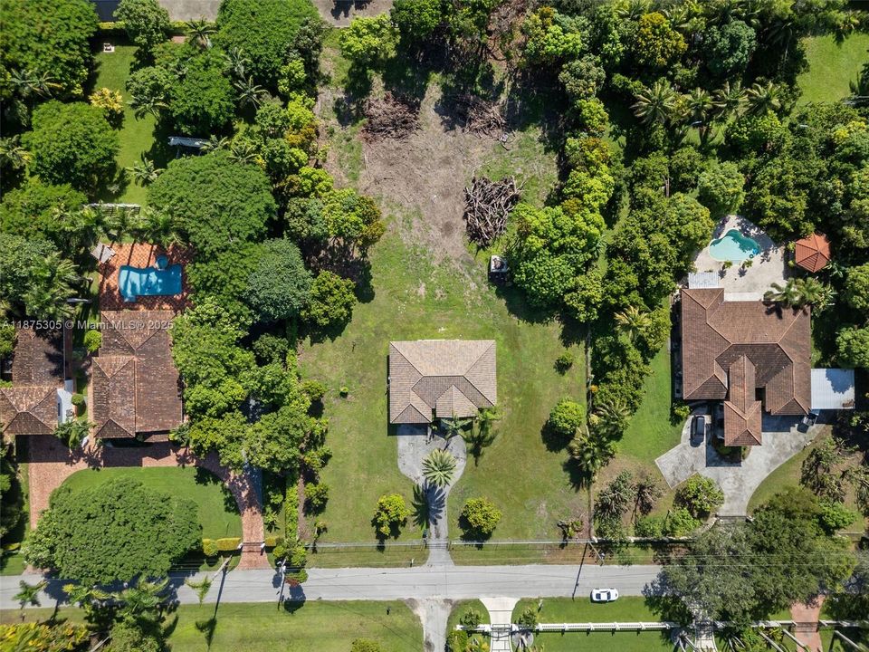 For Sale: $1,099,000 (3 beds, 2 baths, 1686 Square Feet)