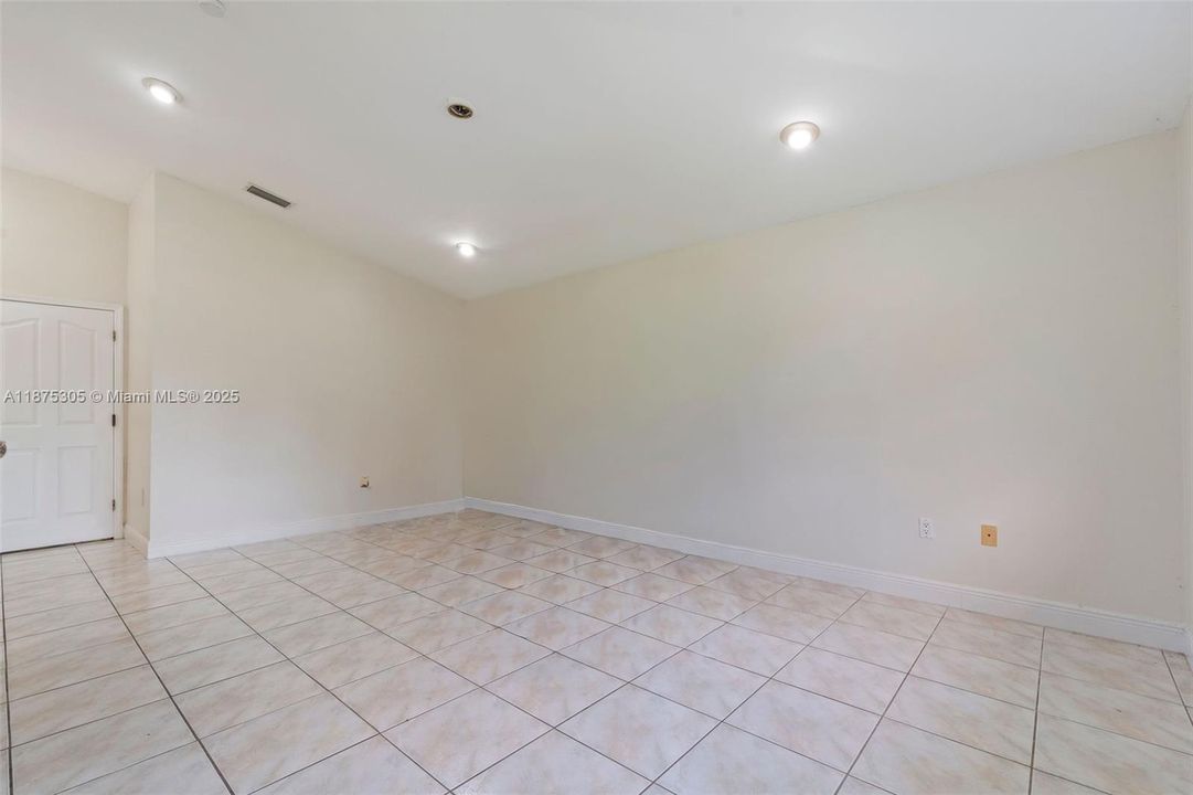 For Sale: $1,099,000 (3 beds, 2 baths, 1686 Square Feet)