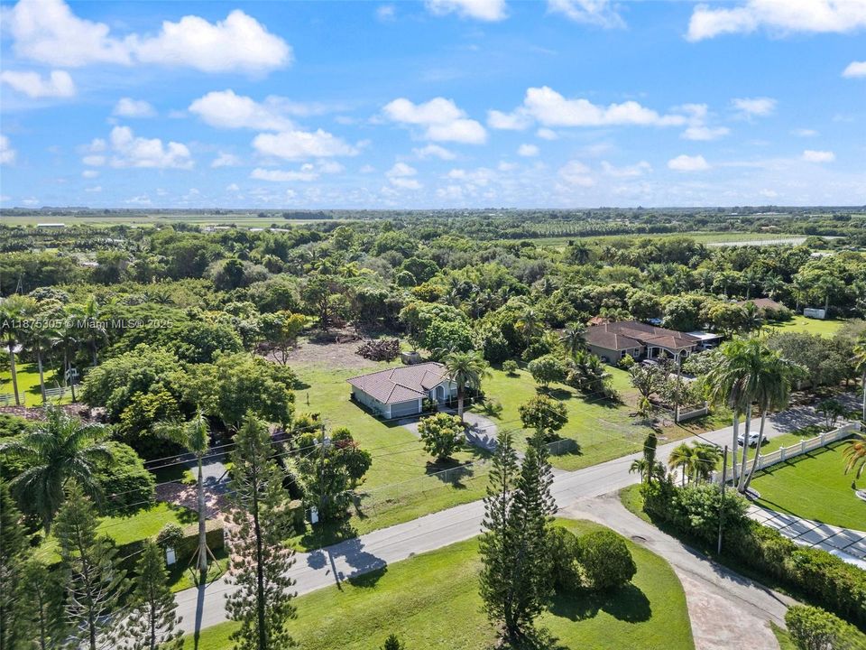 For Sale: $1,099,000 (3 beds, 2 baths, 1686 Square Feet)