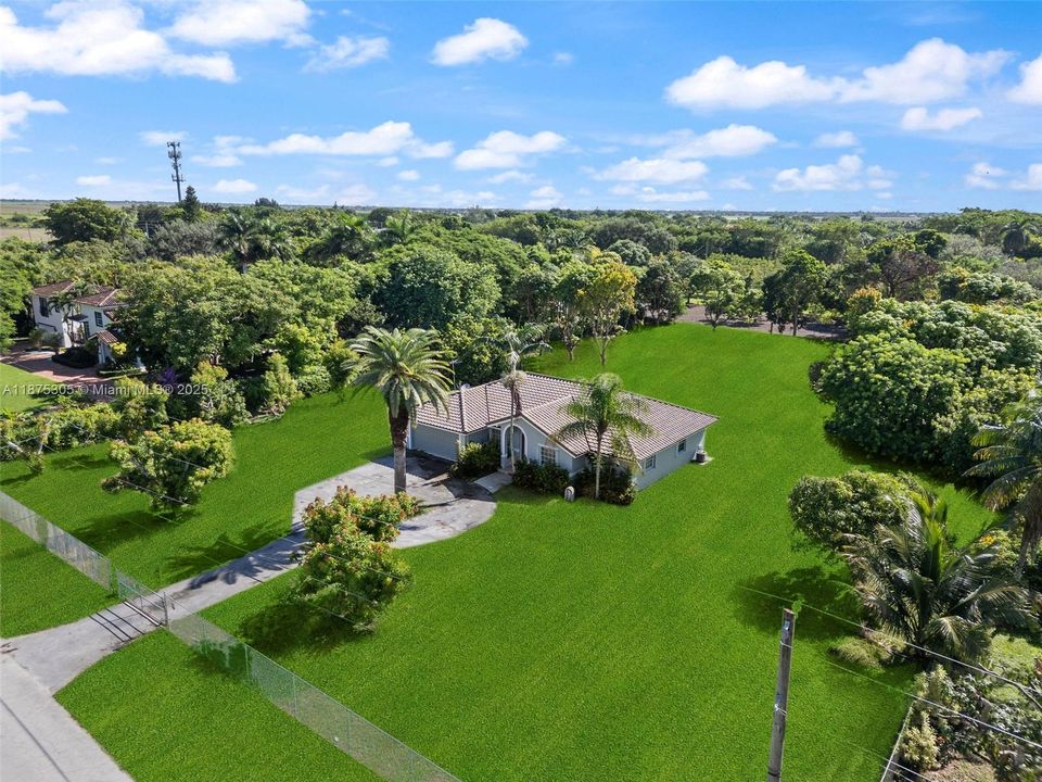 For Sale: $1,099,000 (3 beds, 2 baths, 1686 Square Feet)