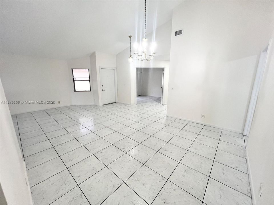 Под контрактом: $2,850 (3 спален, 2 ванн, 1404 Квадратных фут)