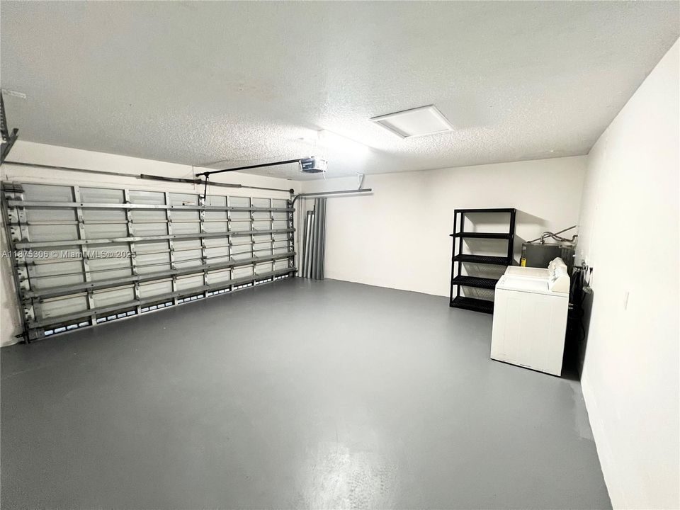 Под контрактом: $2,850 (3 спален, 2 ванн, 1404 Квадратных фут)