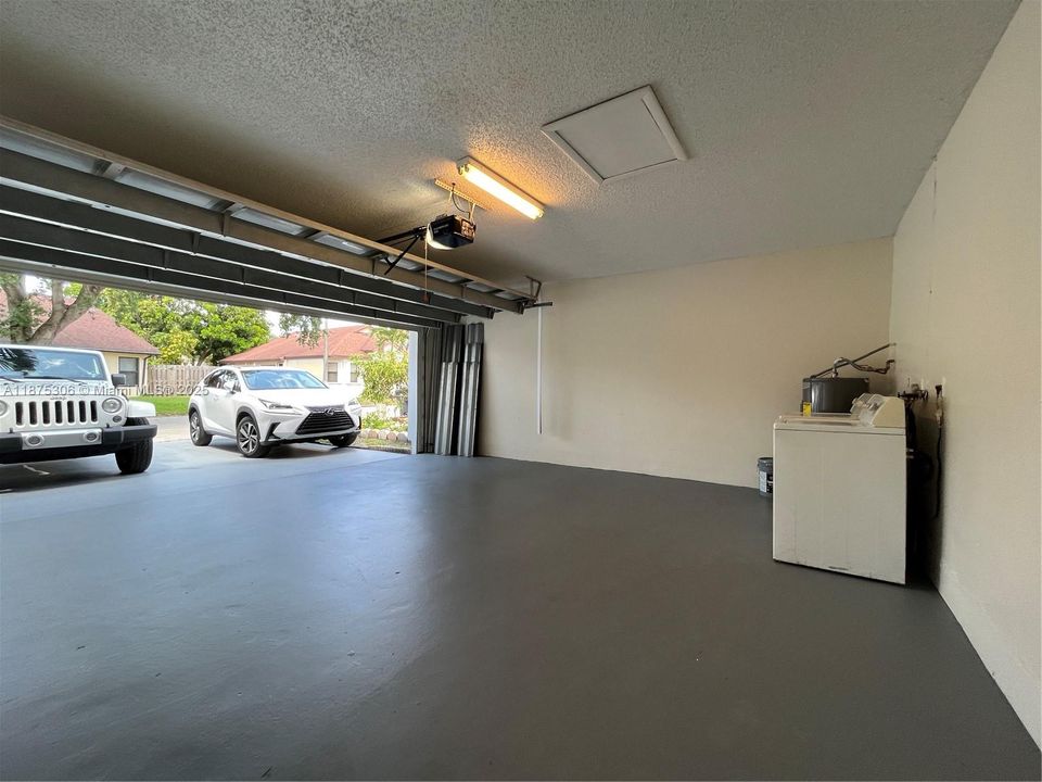 Под контрактом: $2,850 (3 спален, 2 ванн, 1404 Квадратных фут)