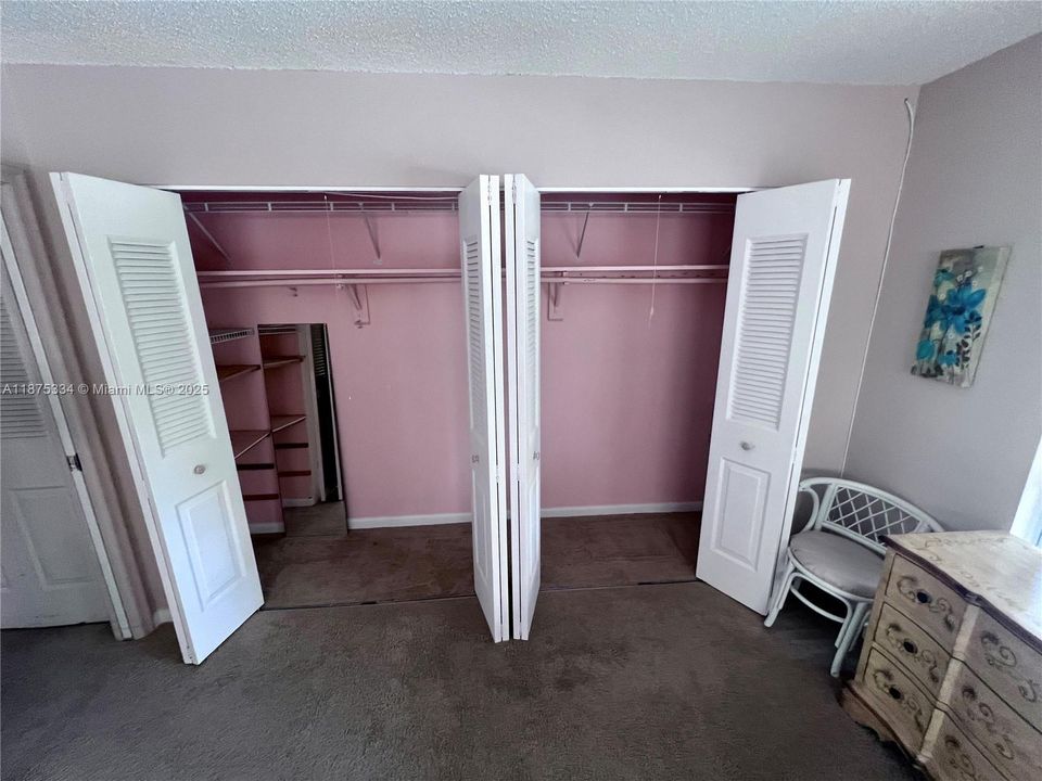 For Sale: $78,500 (1 beds, 1 baths, 684 Square Feet)