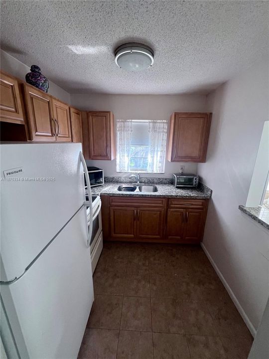 For Sale: $78,500 (1 beds, 1 baths, 684 Square Feet)