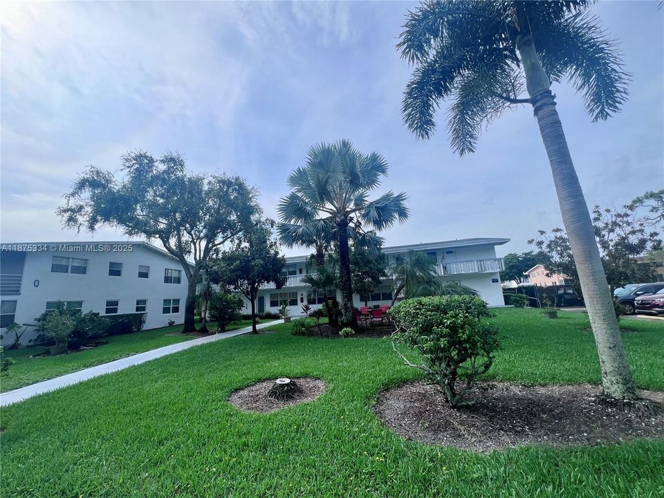 For Sale: $78,500 (1 beds, 1 baths, 684 Square Feet)