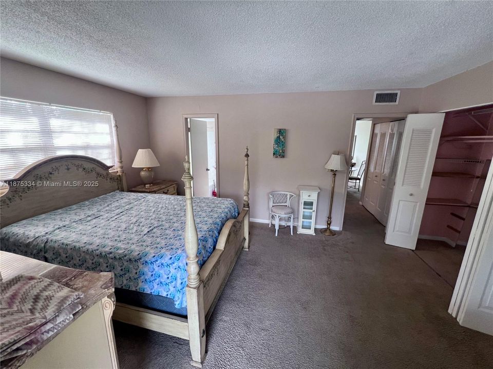 For Sale: $78,500 (1 beds, 1 baths, 684 Square Feet)