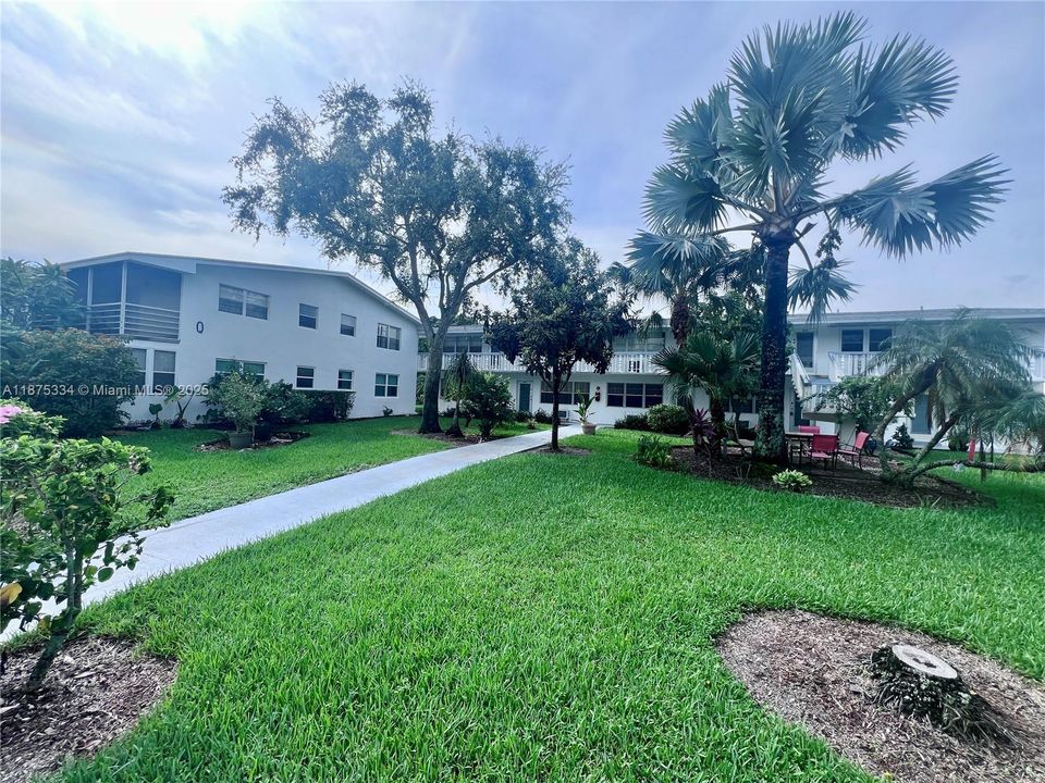 For Sale: $78,500 (1 beds, 1 baths, 684 Square Feet)