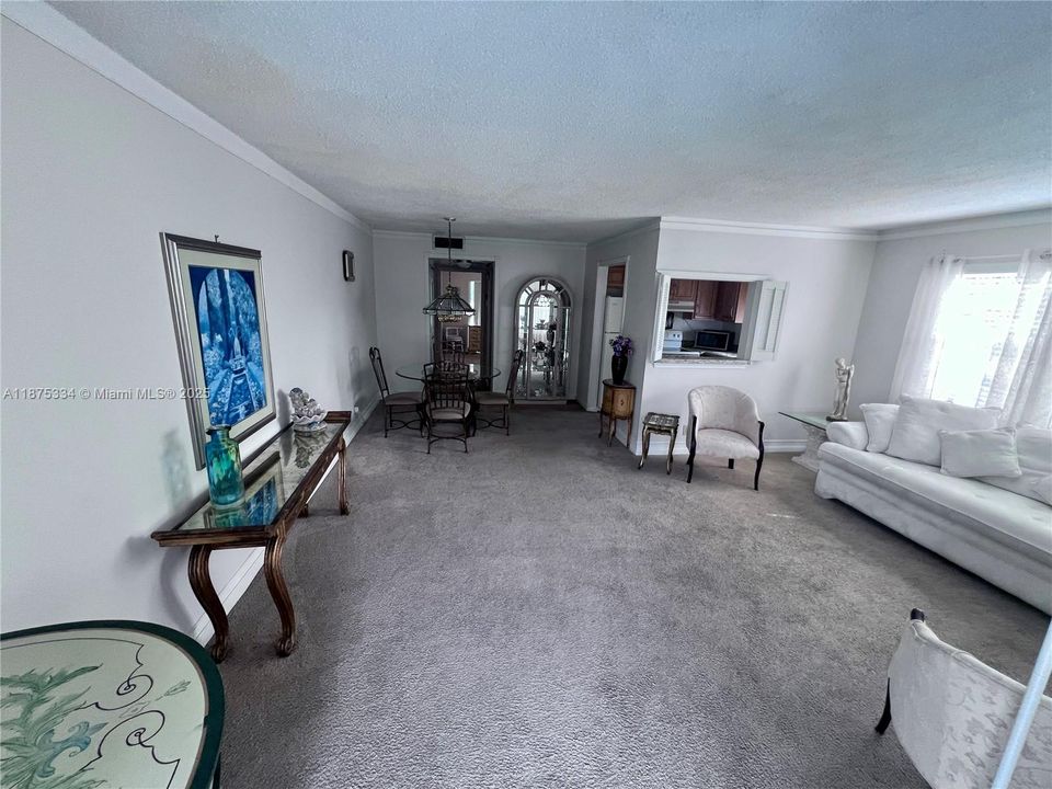 For Sale: $78,500 (1 beds, 1 baths, 684 Square Feet)