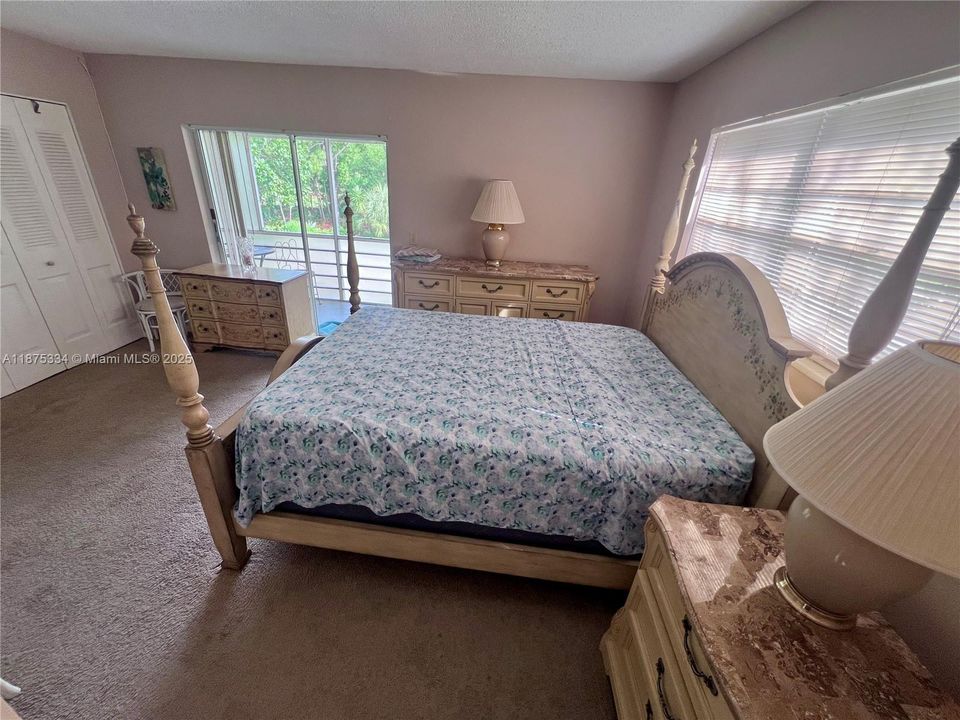 For Sale: $78,500 (1 beds, 1 baths, 684 Square Feet)