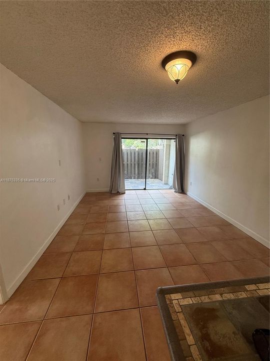 最近售出: $250,000 (1 贝兹, 1 浴室, 692 平方英尺)