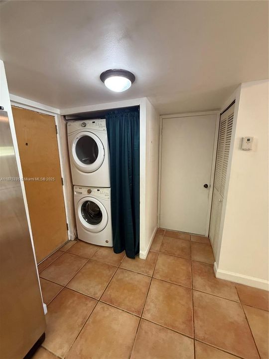 最近售出: $250,000 (1 贝兹, 1 浴室, 692 平方英尺)