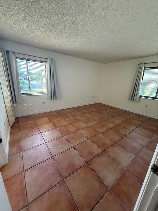 最近售出: $250,000 (1 贝兹, 1 浴室, 692 平方英尺)