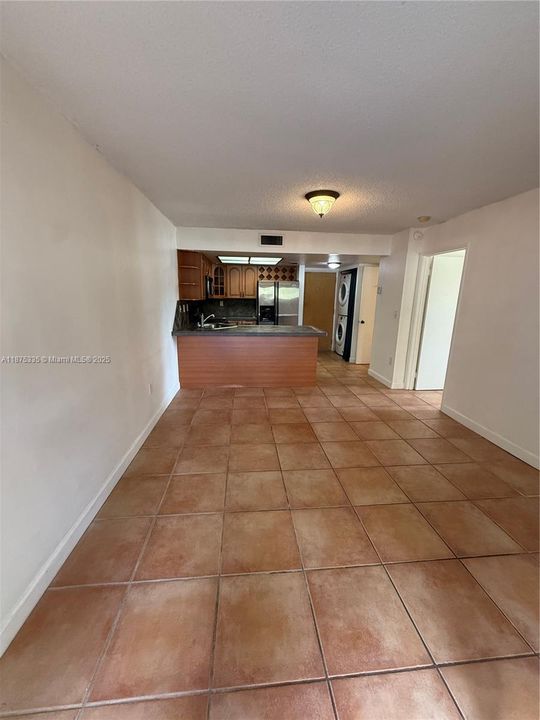 最近售出: $250,000 (1 贝兹, 1 浴室, 692 平方英尺)