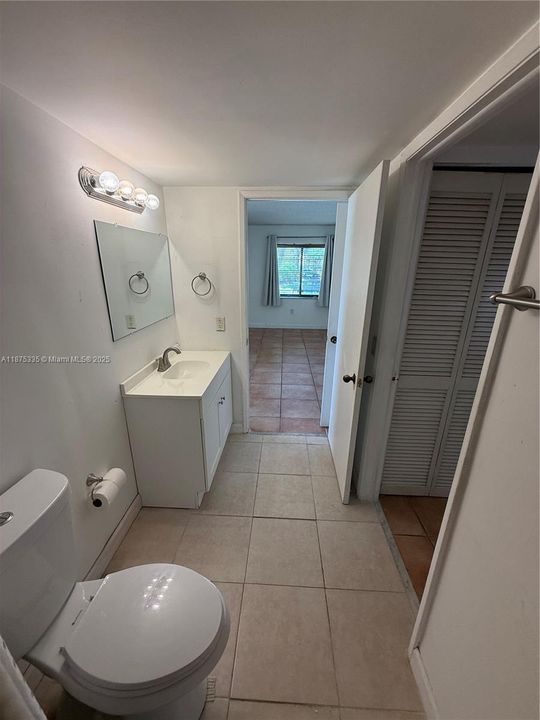 最近售出: $250,000 (1 贝兹, 1 浴室, 692 平方英尺)