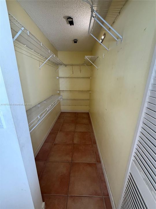 最近售出: $250,000 (1 贝兹, 1 浴室, 692 平方英尺)