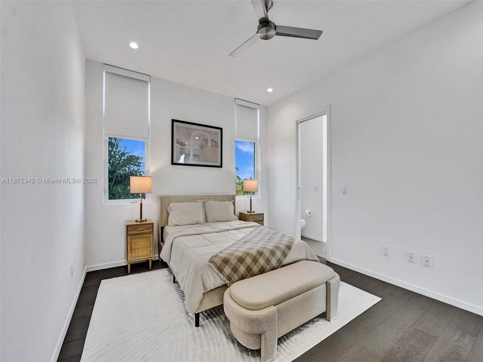 В аренду: $21,900 (4 спален, 3 ванн, 3804 Квадратных фут)