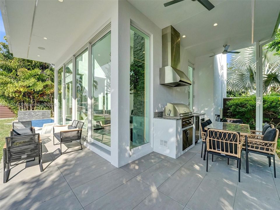 В аренду: $21,900 (4 спален, 3 ванн, 3804 Квадратных фут)