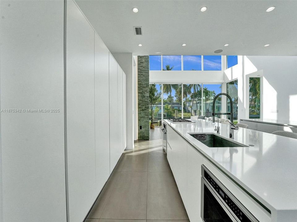 В аренду: $21,900 (4 спален, 3 ванн, 3804 Квадратных фут)