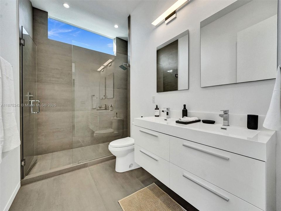 В аренду: $21,900 (4 спален, 3 ванн, 3804 Квадратных фут)