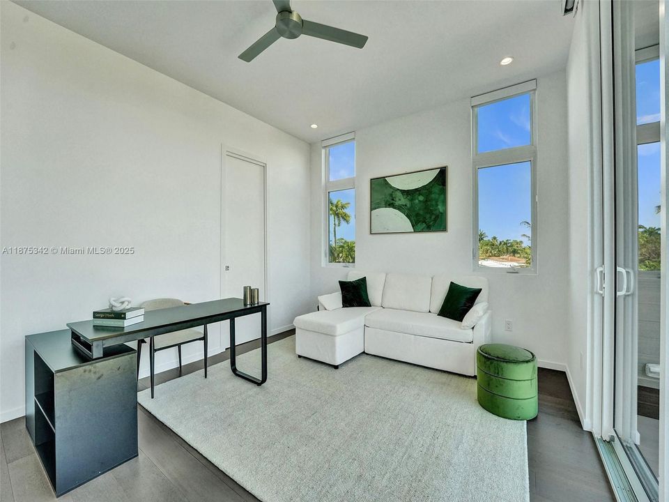 В аренду: $21,900 (4 спален, 3 ванн, 3804 Квадратных фут)