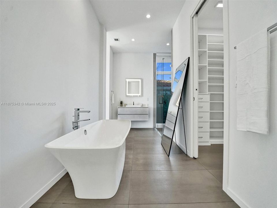 В аренду: $21,900 (4 спален, 3 ванн, 3804 Квадратных фут)