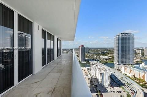 Active With Contract: $7,000 (2 beds, 2 baths, 1458 Square Feet)