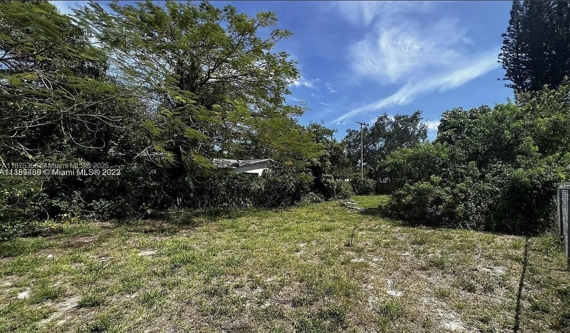 En Venta: $695,000 (0.25 acres)