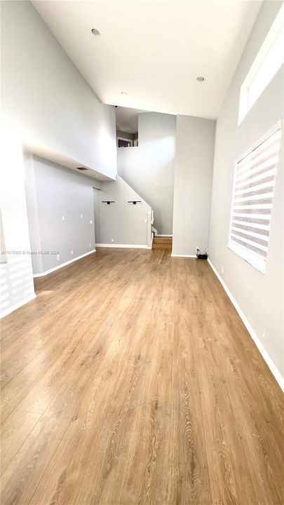 出租: $3,950 (3 贝兹, 2 浴室, 1623 平方英尺)