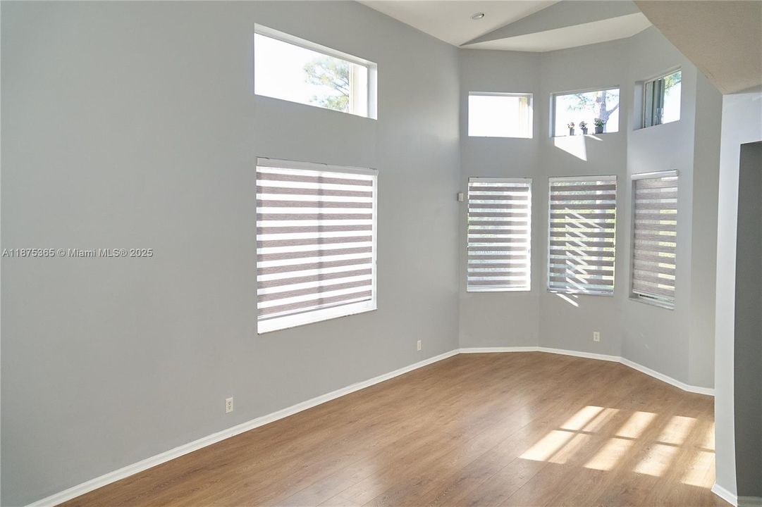 出租: $3,950 (3 贝兹, 2 浴室, 1623 平方英尺)