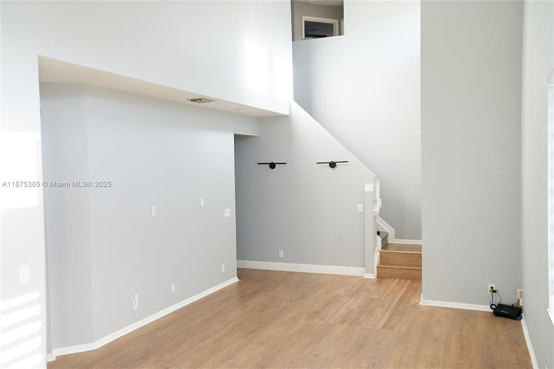 出租: $3,950 (3 贝兹, 2 浴室, 1623 平方英尺)