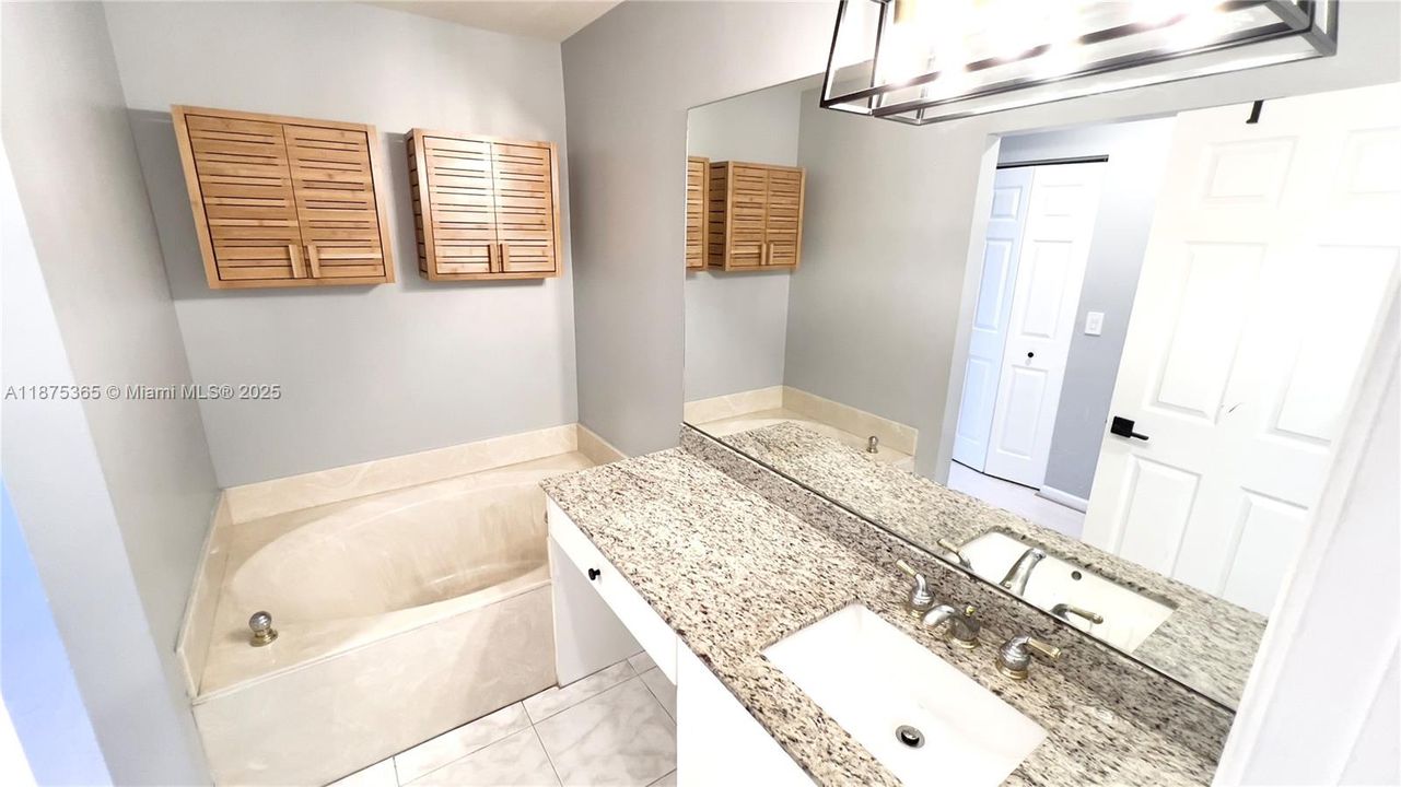 出租: $3,950 (3 贝兹, 2 浴室, 1623 平方英尺)