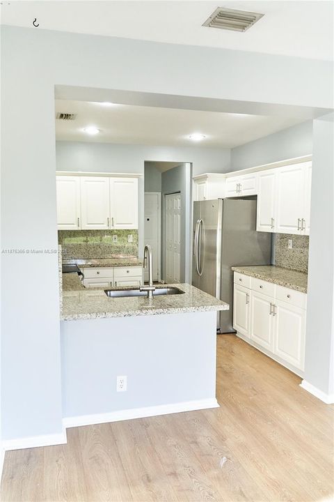 出租: $3,950 (3 贝兹, 2 浴室, 1623 平方英尺)