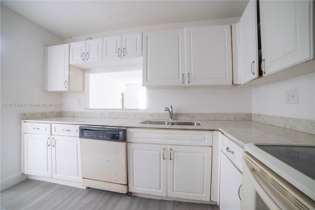 Recientemente alquilado: $1,700 (2 camas, 2 baños, 1040 Pies cuadrados)