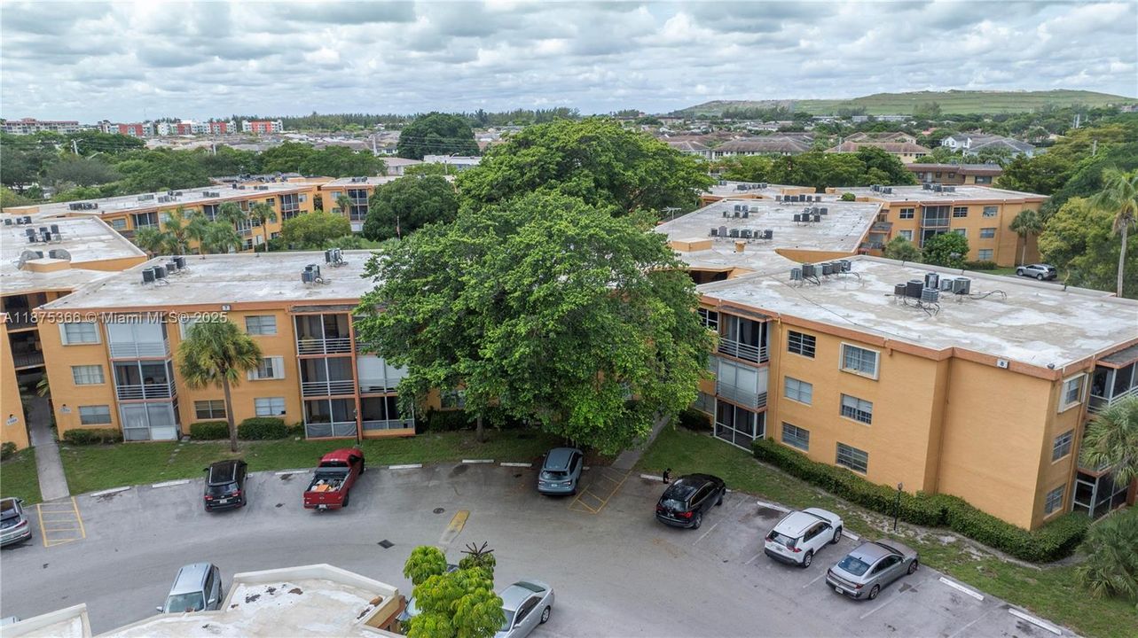 Recientemente alquilado: $1,700 (2 camas, 2 baños, 1040 Pies cuadrados)