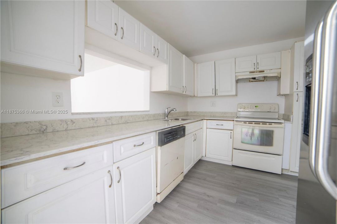 Recientemente alquilado: $1,700 (2 camas, 2 baños, 1040 Pies cuadrados)